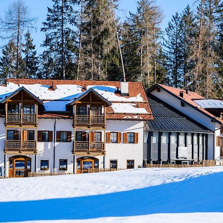 Hotel Leonard Nova Ponente Εξωτερικό φωτογραφία
