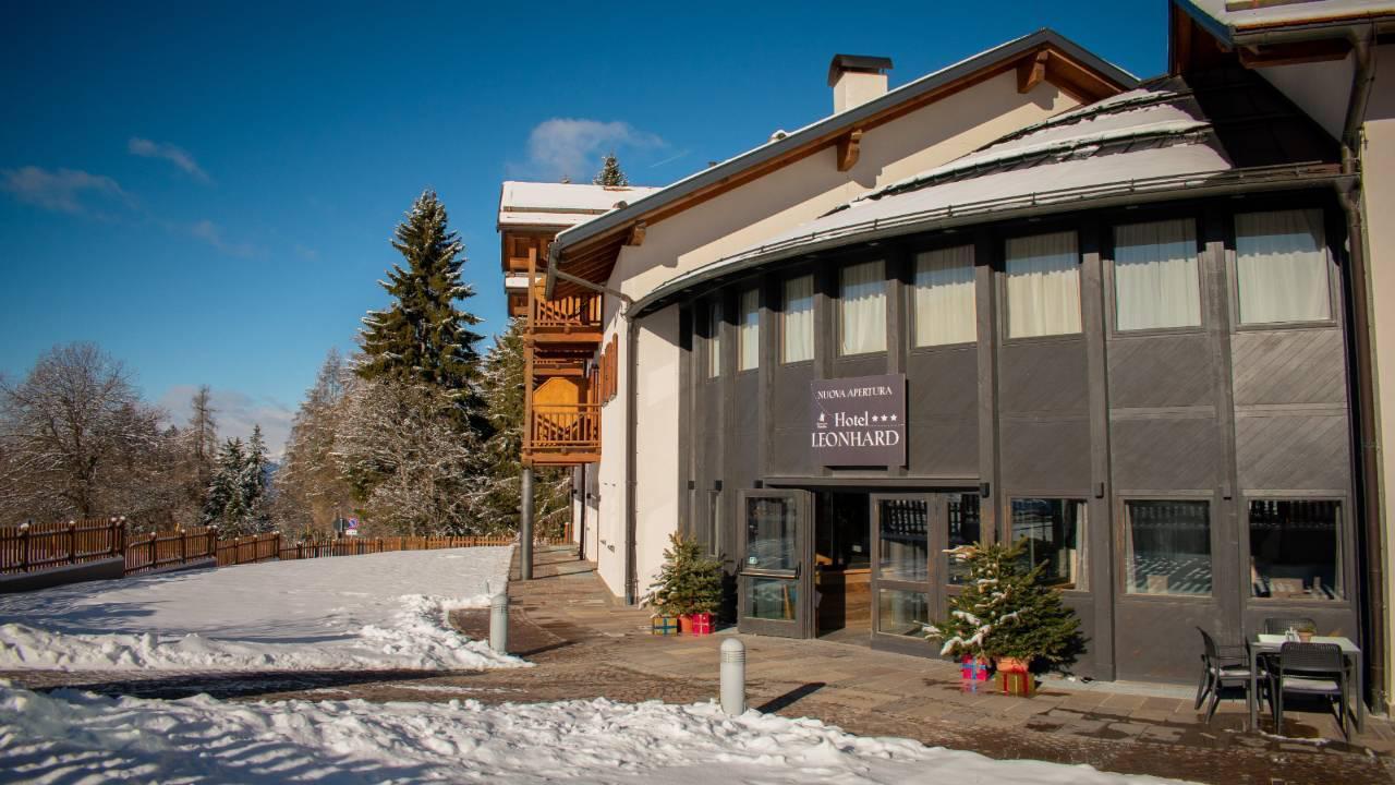 Hotel Leonard Nova Ponente Εξωτερικό φωτογραφία