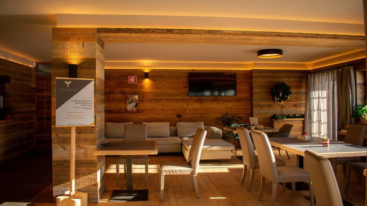 Hotel Leonard Nova Ponente Εξωτερικό φωτογραφία