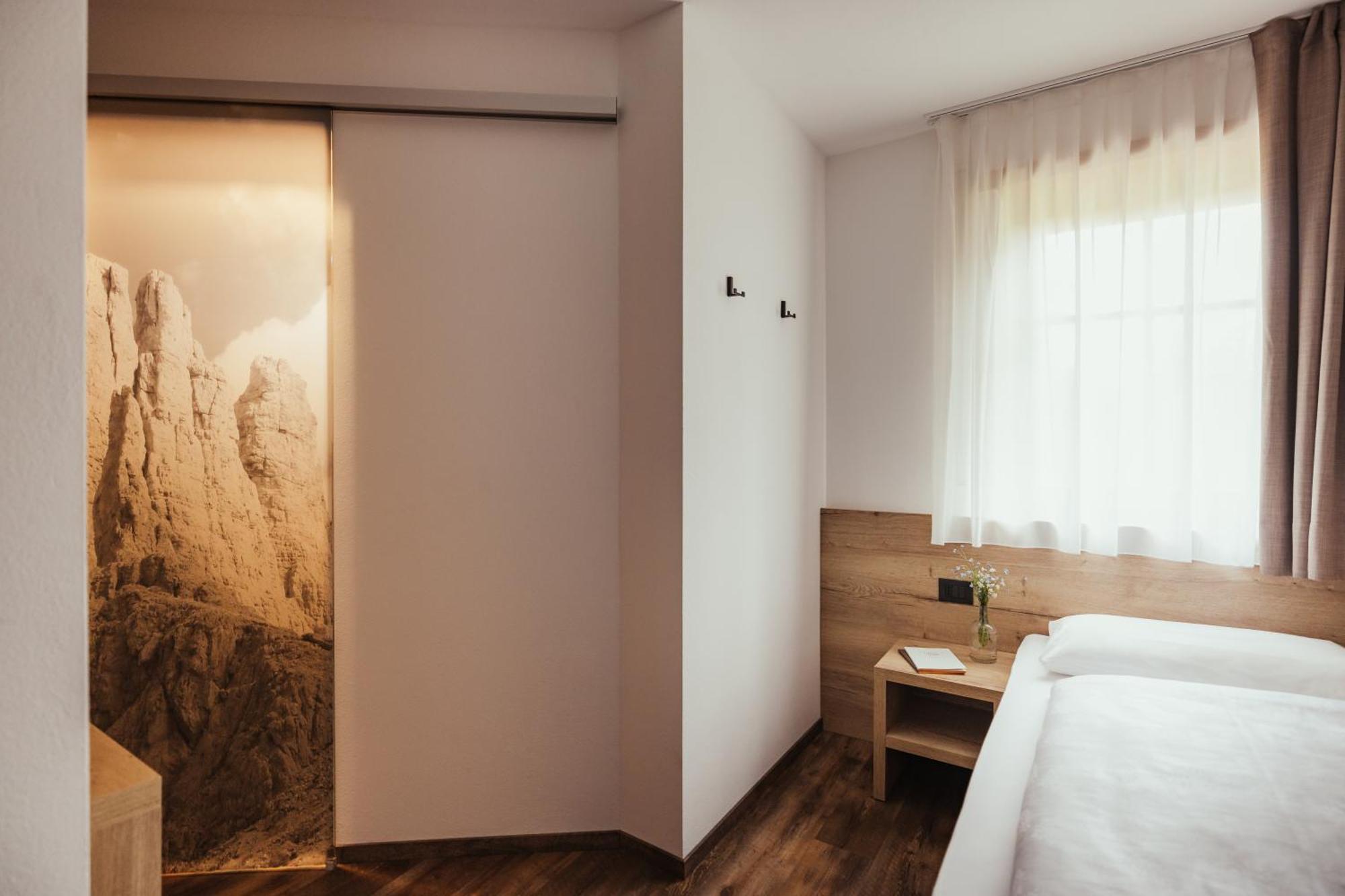 Hotel Leonard Nova Ponente Εξωτερικό φωτογραφία