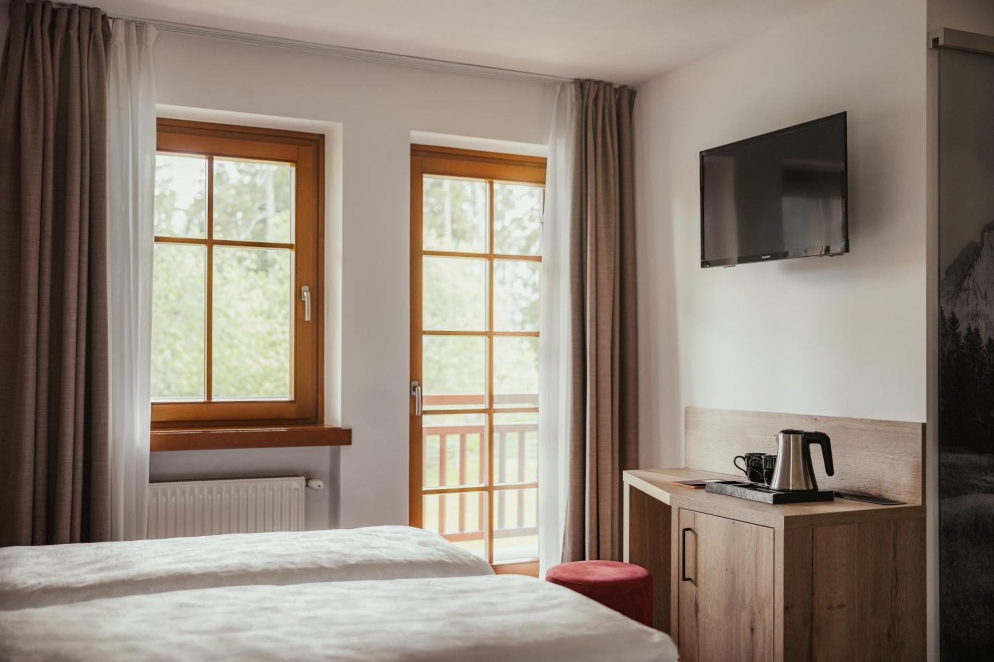 Hotel Leonard Nova Ponente Εξωτερικό φωτογραφία