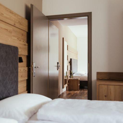 Hotel Leonard Nova Ponente Εξωτερικό φωτογραφία