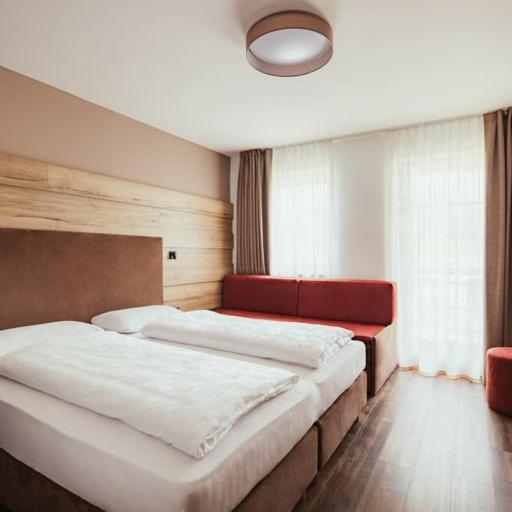 Hotel Leonard Nova Ponente Εξωτερικό φωτογραφία