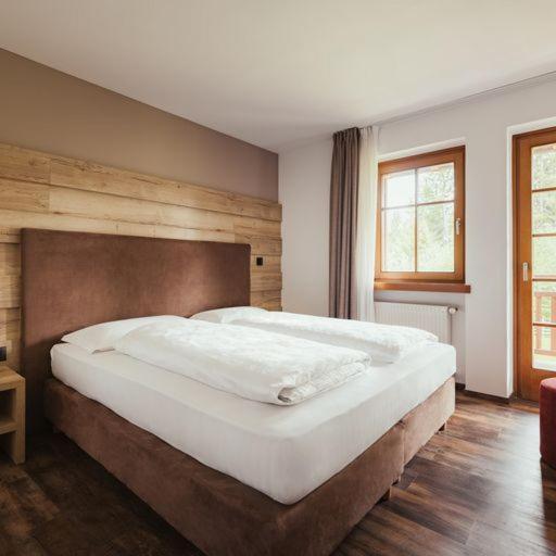 Hotel Leonard Nova Ponente Εξωτερικό φωτογραφία